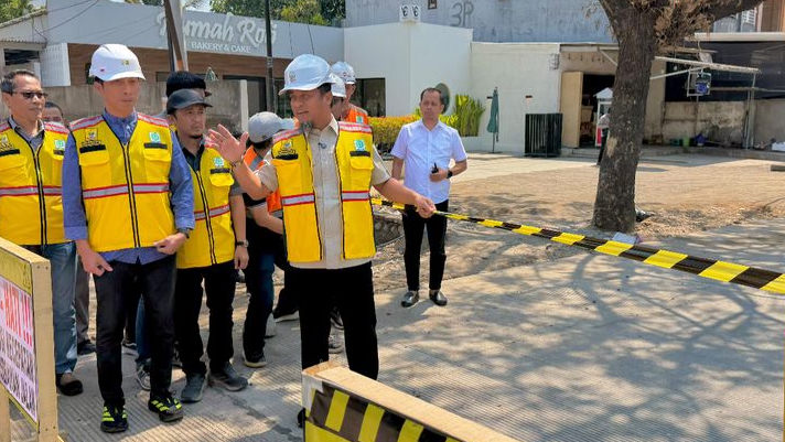 Jalan Aroepala Sudah Dibuka 2 Lajur dengan Tebal Beton 40 Cm, Gubernur Sulsel Ingatkan Pengendara