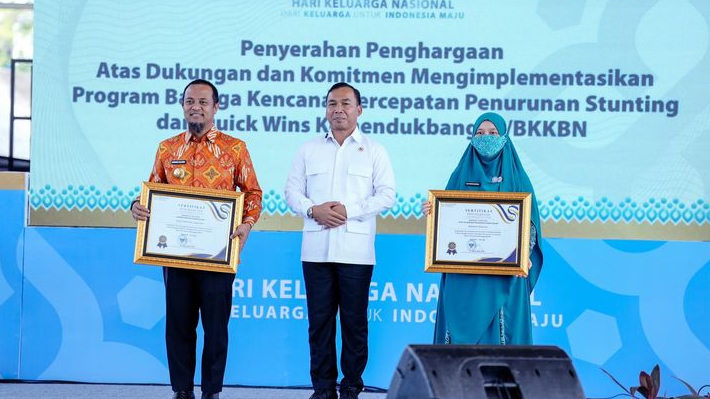 Pemprov Sulsel Terima Penghargaan BKKBN, Stunting Turun 4,1 Persen