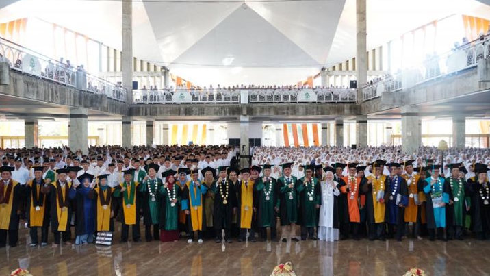 5.029 Maba UIN Alauddin Makassar Ikut PBAK di Masjid Agung Sultan Alauddin
