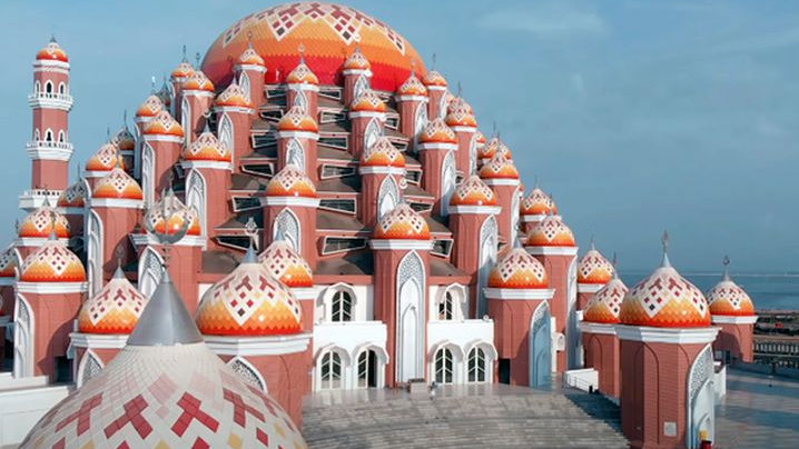 Pesona Masjid Kubah 99 Asmaul Husna, Ikon Wisata Religi di Kawasan Center Point of Indonesia Makassar