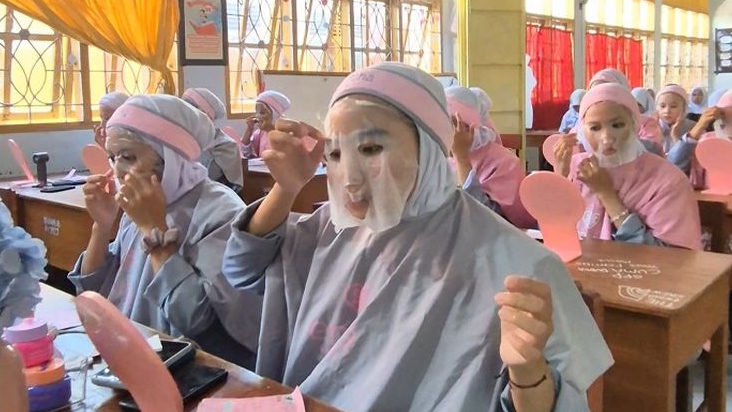 Citra Cosmetic Bikin Siswa SMA 18 Makassar Tampil Pede Maksimal