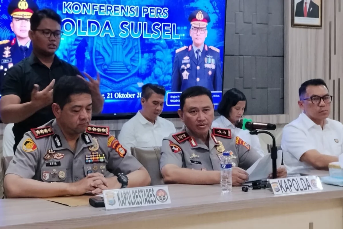 Kapolda Sulsel Awal Chairuddin menjelaskan program pembinaan pemuda yang terlibat keributan di Makassar