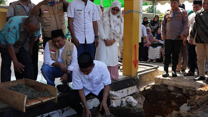 Peletakan Batu Pertama Oleh Ketua DPRD Makassar Rudianto Lallo, Tandai Renovasi Masjid Al Kautsar