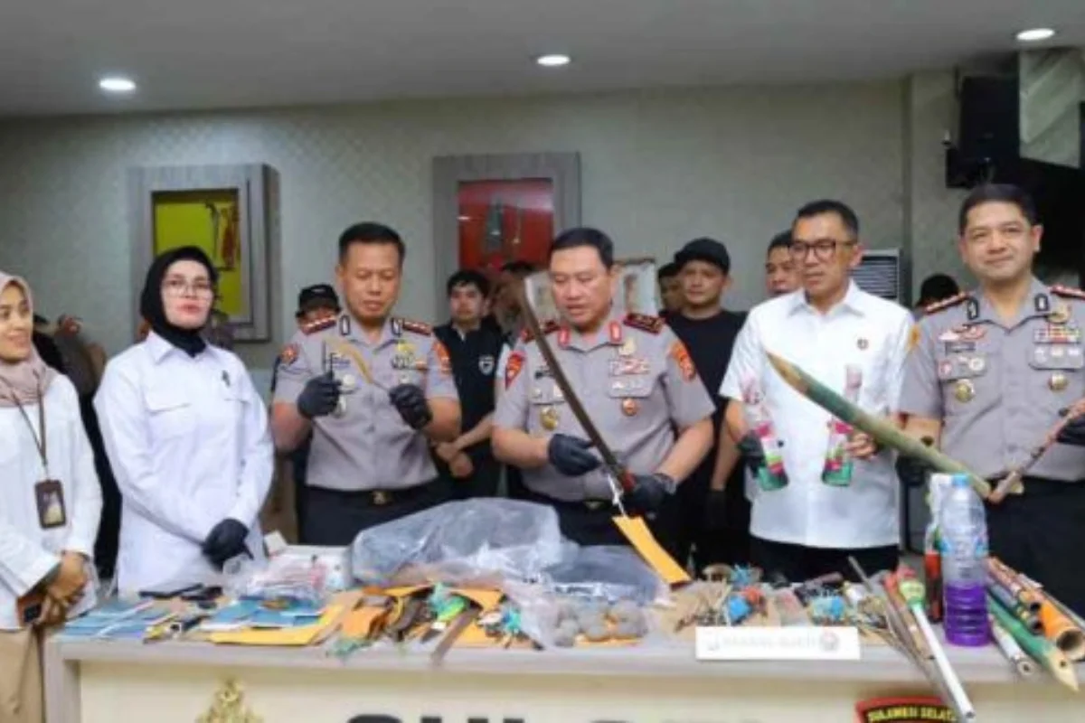 Kapolda Sulsel memaparkan penanganan kasus tawuran di Sudiang, Jalan Rajawali, dan Jalan Abu Bakar Lambogo, Makassar