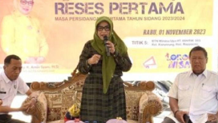 Apiaty Amin Syam Terima Keluhan Warga Karunrung Mengenai Syarat Pelatihan Kerja