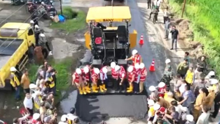 Andi Sudirman Didampingi Dua Bupati Groundbreaking MYP Paket 2 untuk Preservasi 10 Ruas Jalan