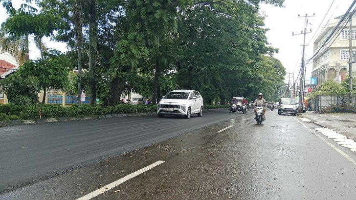 Jalan Hertasning Mulai Diaspal dengan Target Rampung Juli. Lihat Progresnya
