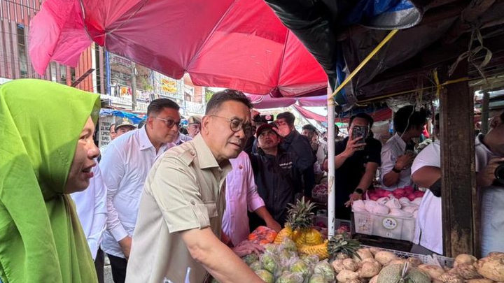 Mendag Budi Santoso Cek Harga Bahan Pokok di Makassar, Ayam Pedaging di Bawah HET