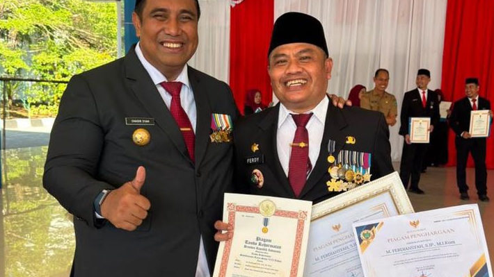 Kepala Bapenda Maros Ferdiansyah Raih Tiga Penghargaan, Ada Satyalancana Karya Satya 30 Tahun