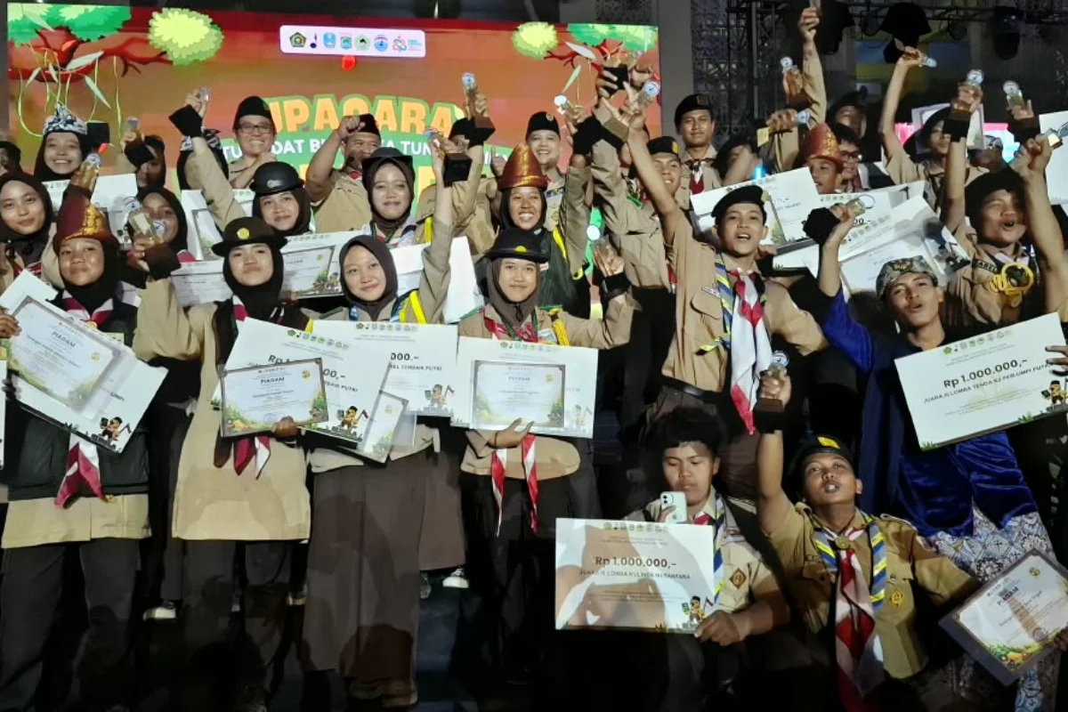 Kontingen Sulsel Sabet 5 Penghargaan di Perkemahan Pramuka Santri Nasional di Malang