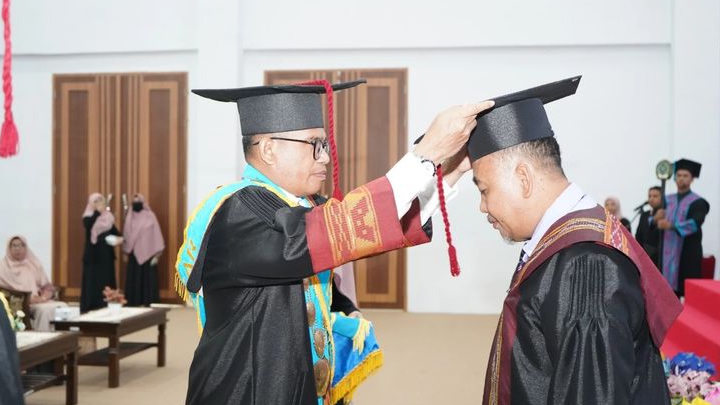 Rektor IAIN Kendari Kukuhkan Prof Yahya Obaid, Tekankan Guru Besar Bukan Sekadar Gelar