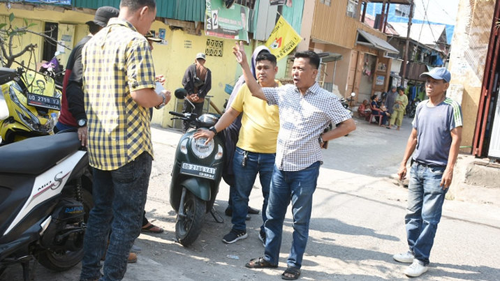 Anggota DPRD Makassar Wahab Tahir Tinjau Progres Infrastruktur Drainase dan Paving Blok