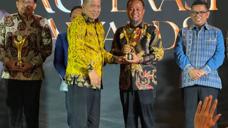 Gubernur Sulsel Andi Sudirman Sulaiman Raih Penghargaan Bakti Koperasi Nayaka Mahambara 2026