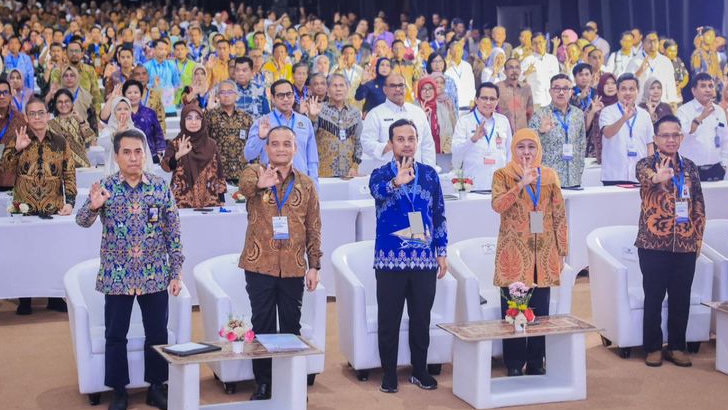 Andi Sudirman Sulaiman Raih Penghargaan Bergengsi Pengelolaan Sampah Nasional