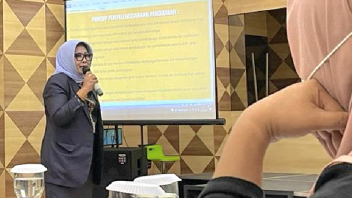 Sosialisasi Perda Penyelenggaraan Pendidikan, Apiaty Amin Syam : Semua Anak Harus Sekolah